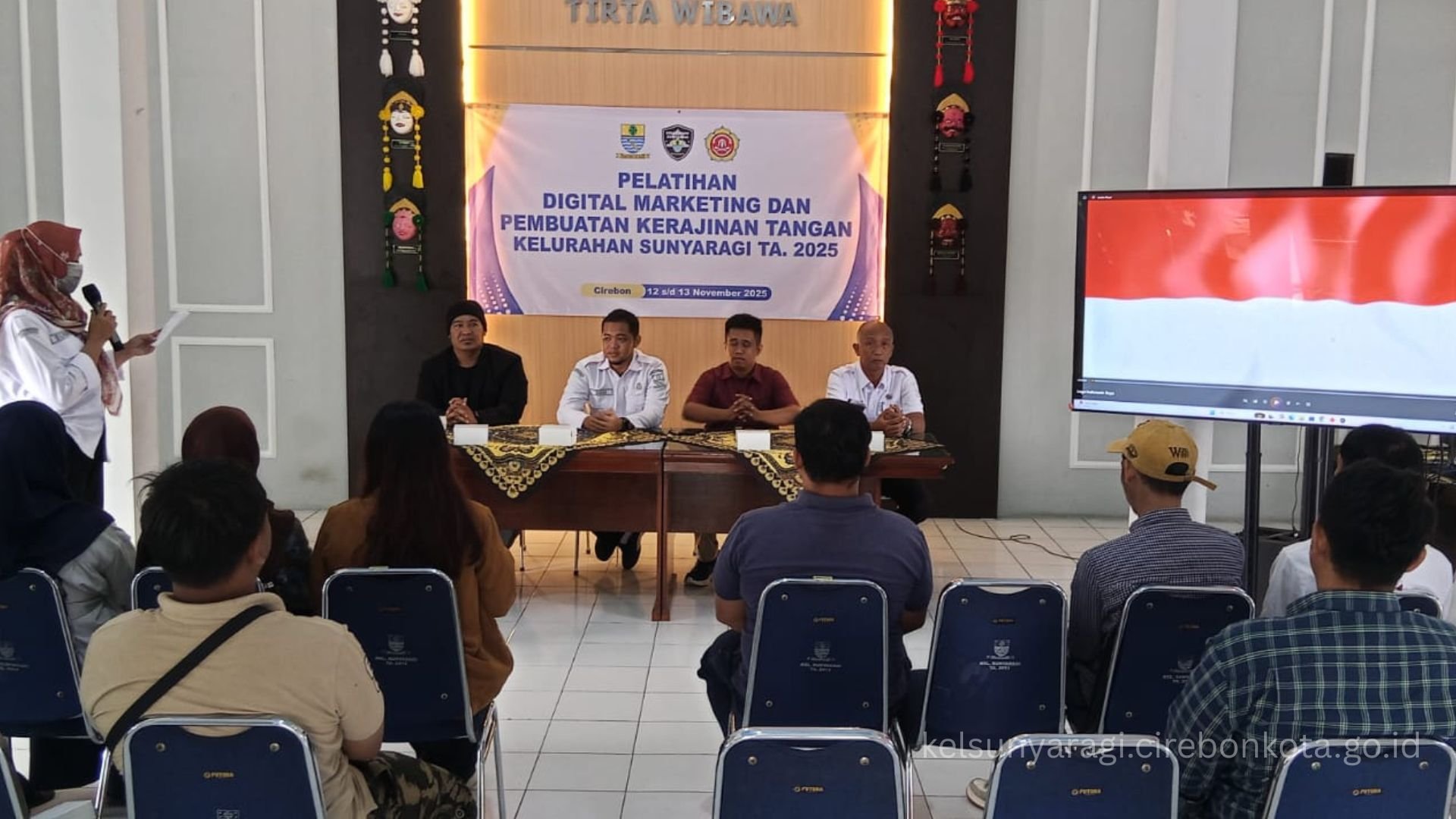 Lurah Sunyaragi Membuka Pelatihan Digital Marketing dan Pembuatan Kerajinan Tangan